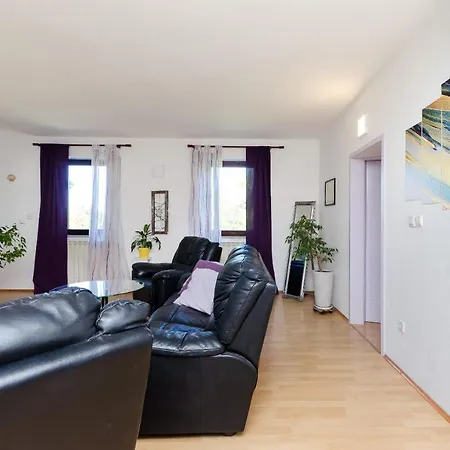 Stanislava Apartment *